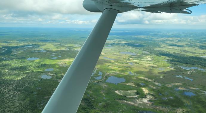 Flug über das Okavango Delta