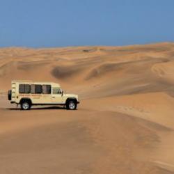 Panorama mit Landrover - Unterwegs in der Namib mit Chris Nel