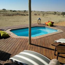 Pool im Dune Camp - Transkalahari Walk 