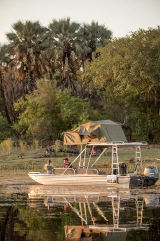 Per Boot in das Okavango Delta 